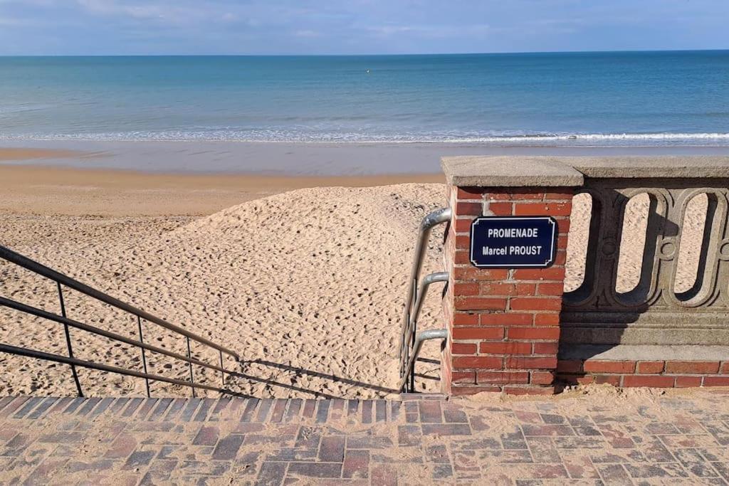 Le Lagon De Leon Elegant Refuge En Bord De Concu Pour Deux Adultes Offrant Un Acces Prive Et Direct A La De Et A La Promenade Marcel Proust Cabourg