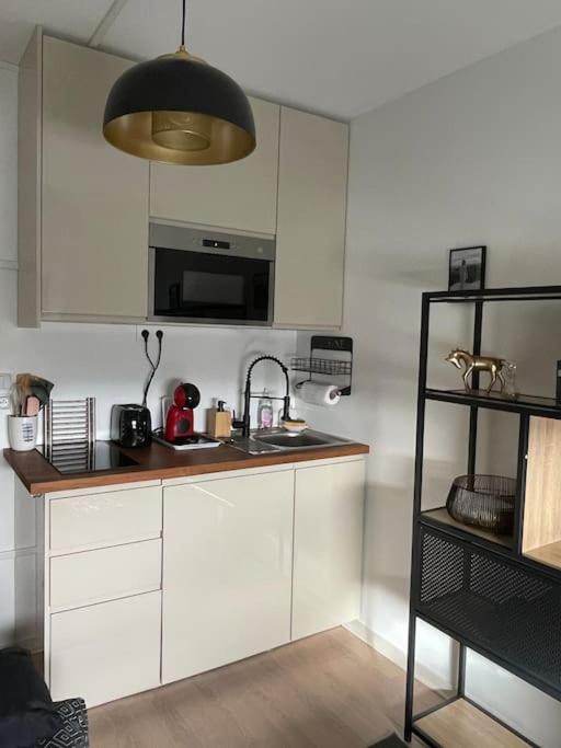 Le Lagon De Leon Elegant Refuge En Bord De Concu Pour Deux Adultes Offrant Un Acces Prive Et Direct A La De Et A La Promenade Marcel Proust Apartment