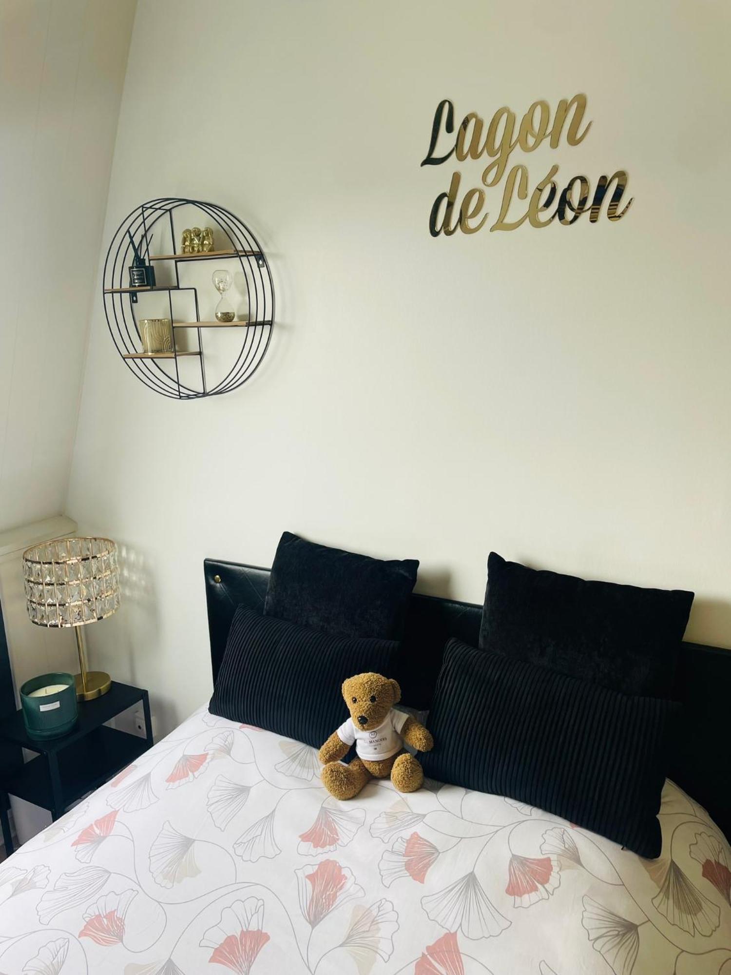 Le Lagon De Leon Elegant Refuge En Bord De Concu Pour Deux Adultes Offrant Un Acces Prive Et Direct A La De Et A La Promenade Marcel Proust Apartment